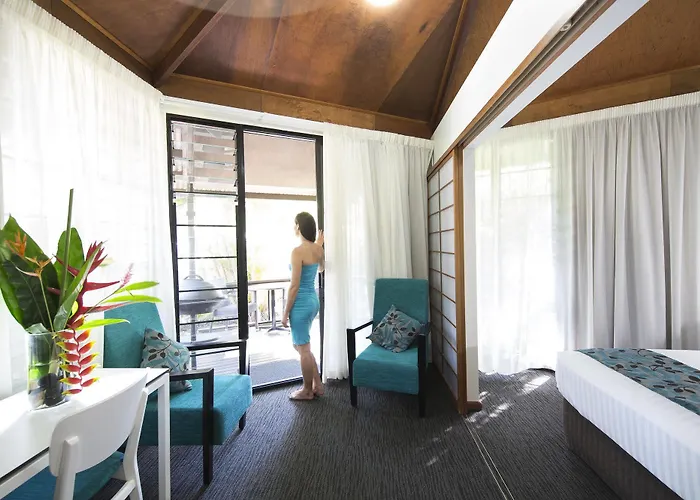 Palms City Resort